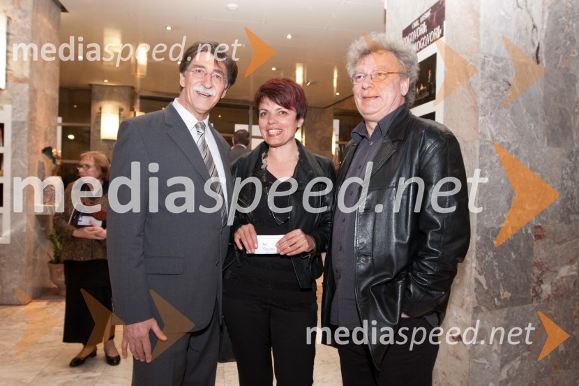 Jožko Čuk, direktor Slovenskega narodnega gledališča (SNG) Nova Gorica, Janja Koren, novinarka in Mile CrnovićPogovori, samogovori premiera v SNG Nova Gorica