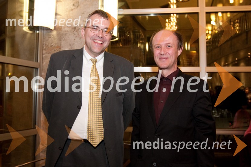 Borut Bašin, odnosi z javnostjo SNG NG in Peter Tomaž Dobrila, vodja direktorata za umetnost na Ministrstvu za kulturo RSPogovori, samogovori premiera v SNG Nova Gorica