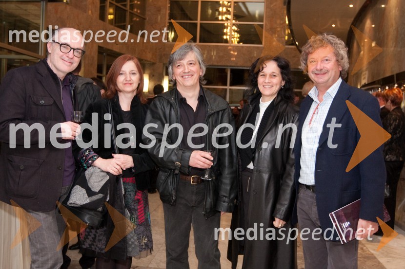 Gregor Strniša, skladatelj, s soprogo Hermino, Iztok Mlakar, igralec, ... in Marij Čuk, novinar Pogovori, samogovori premiera v SNG Nova Gorica