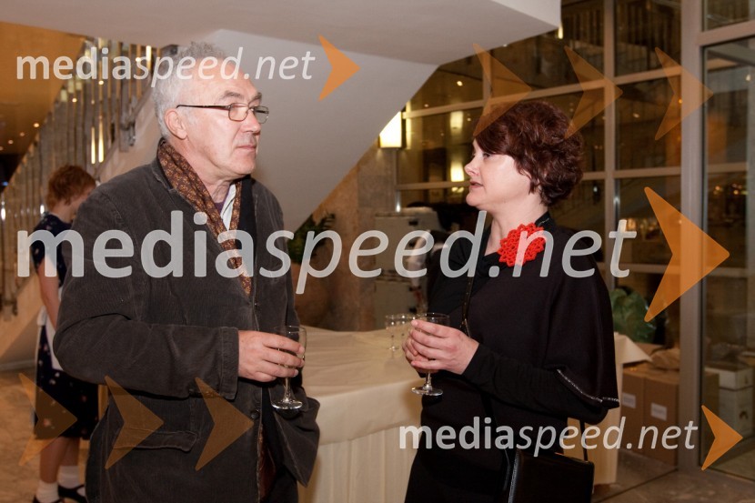 Aleš Berger, pisatelj, prevajalec, kritik in  Martina Mrhar, dramaturginjaPogovori, samogovori premiera v SNG Nova Gorica