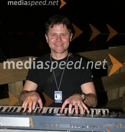 Klaviaturist Andrej Volčjak, Avia bandAvia band