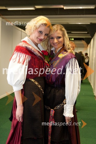 Anita Kadenšek in Katarina Bordner, članici ansambla Veseli svatje16. Festival Slovenska polka in valček