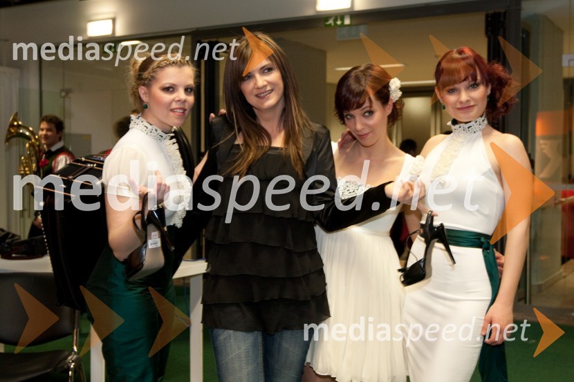 Ansambel Zapeljivke in Irena Vrčkovnik, pevka16. Festival Slovenska polka in valček