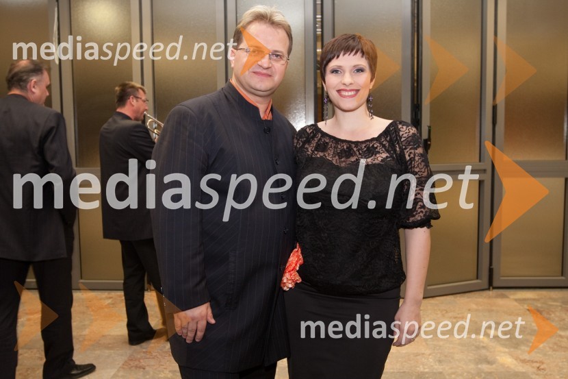 Matjaž Mrak, član ansambla Štajerskih sedem in Nuška Drašček, pevka16. Festival Slovenska polka in valček