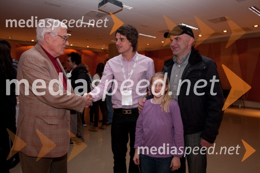 Dečo Žgur, skladatelj in glasbeni producent, Anže Škrube, koreograf, Aleksander Šmuc, režiser prireditve in hči Teja16. Festival Slovenska polka in valček