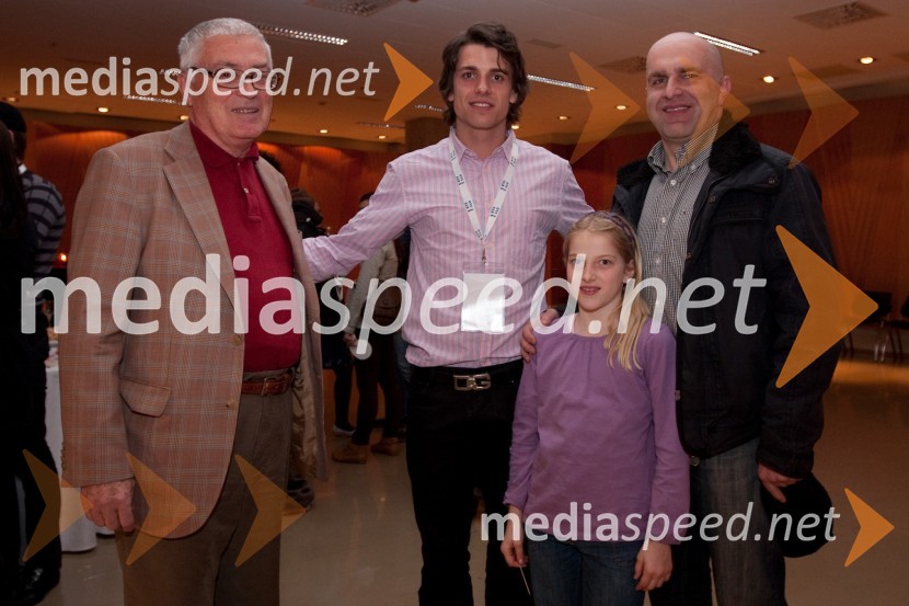 Dečo Žgur, skladatelj in glasbeni producent, Anže Škrube, koreograf, Aleksander Šmuc, režiser prireditve in hči Teja16. Festival Slovenska polka in valček