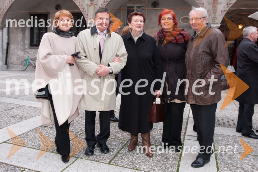 Borut Lah, član Lions kluba Ljubljana in član kabineta guvernerke s soprogo, Nuša Kerševan, nekdanja ljubljanska županja, Darinka Pavlič Kamien, vodja službe za odnose z javnostmi pri Telekomu Slovenija in predsednica Lions kluba Ljubljana in soprog PeterKoncert ob 20 letnici Lionizma v Sloveniji