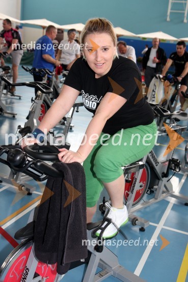 Helena Ajdnik, novinarka Radia CityŠtajerska goni, dobrodelni spinning maraton