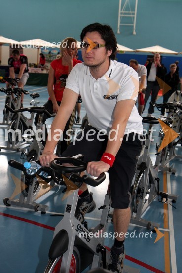 Aljaž Mejal, novinar Radia CityŠtajerska goni, dobrodelni spinning maraton