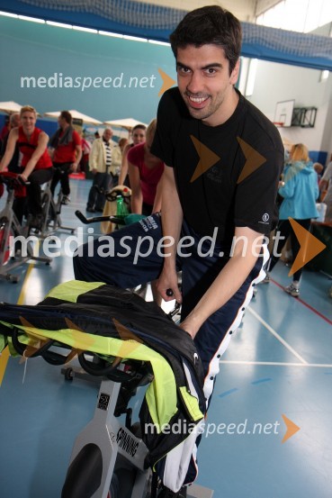 Bor Greiner, odgovorni urednik Radia CityŠtajerska goni, dobrodelni spinning maraton