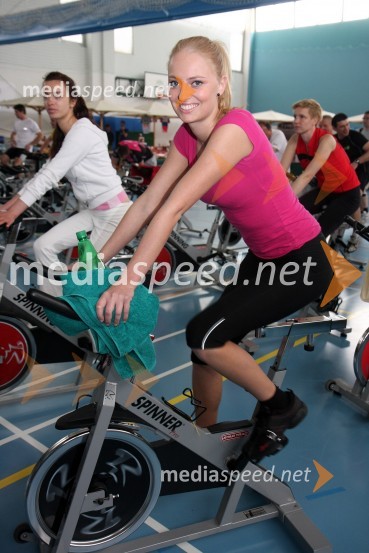 Polona Golob, hostesa in Miss fotogeničnosti 2009Štajerska goni, dobrodelni spinning maraton