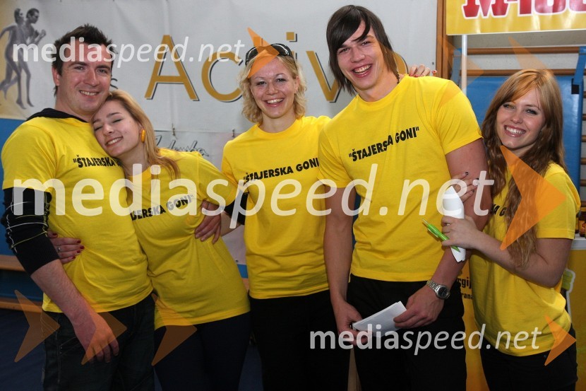Deni Krašovec, Špela Gomboc, Tina Ternjak, organizatorji dogodka, Jan Ternjak, novinar Radia City, maneken ter povezovalec dogodka in Natalija Veronik, moderatorka Radia City ter povezovalka dogodkaŠtajerska goni, dobrodelni spinning maraton
