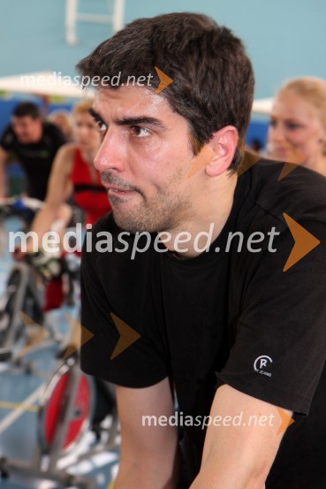 Bor Greiner, odgovorni urednik Radia CityŠtajerska goni, dobrodelni spinning maraton