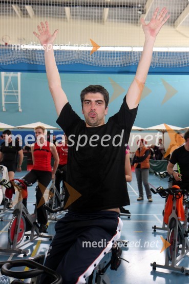 Bor Greiner, odgovorni urednik Radia CityŠtajerska goni, dobrodelni spinning maraton