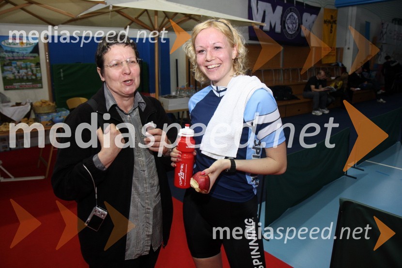 Asja Matjaž, novinarka Večera in Tina Ternjak, organizatorka dogodkaŠtajerska goni, dobrodelni spinning maraton