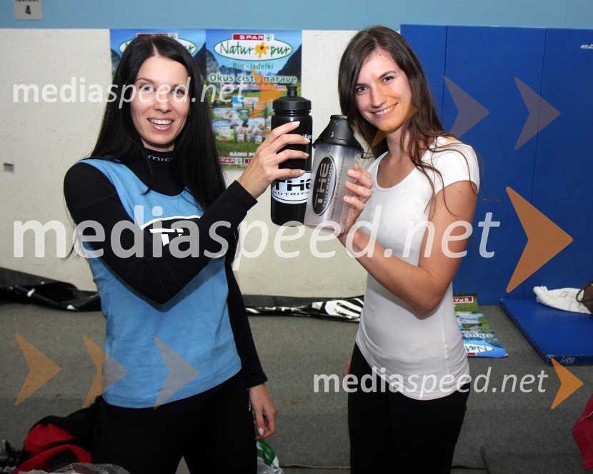 Mihela Gostenčnik, lastnica trgovine s športno prehrano The Nutrition in Sandra SrpakŠtajerska goni, dobrodelni spinning maraton