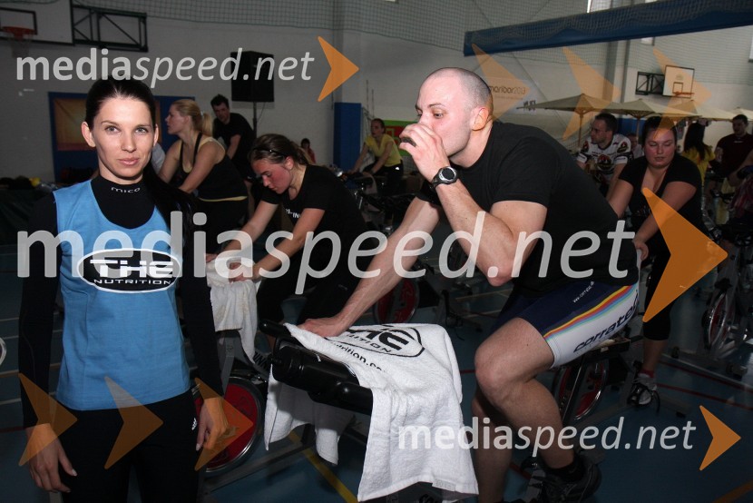 Mihela Gostenčnik in Sandi Bitenc, lastnika trgovine s športno prehrano The NutritionŠtajerska goni, dobrodelni spinning maraton