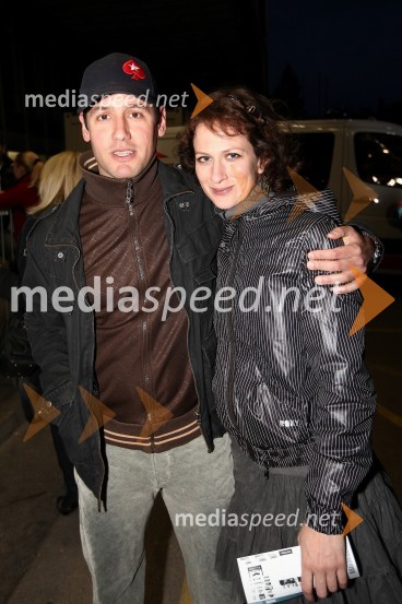 Peter Poles, TV voditelj in njegovo dekle Nika VegerSkupina Hazard, koncert