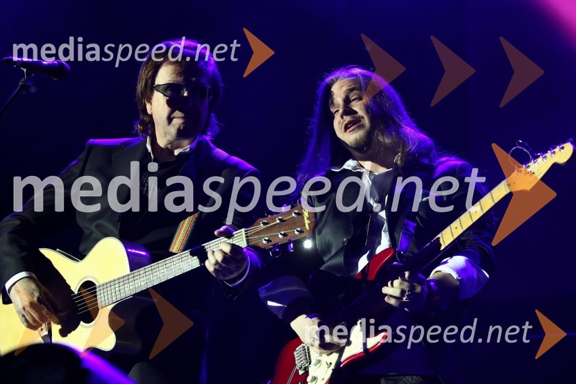 Dominik Trobentar, pevec in basist skupine Hazard in ...Skupina Hazard, koncert