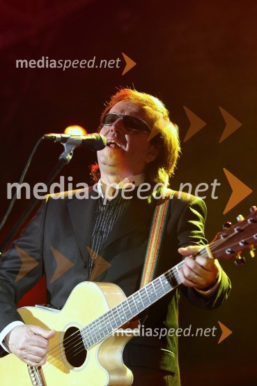 Dominik Trobentar, pevec in basist skupine HazardSkupina Hazard, koncert