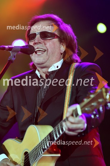 Dominik Trobentar, pevec in basist skupine HazardSkupina Hazard, koncert