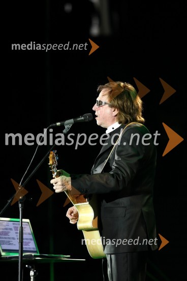 Dominik Trobentar, pevec in basist skupine HazardSkupina Hazard, koncert