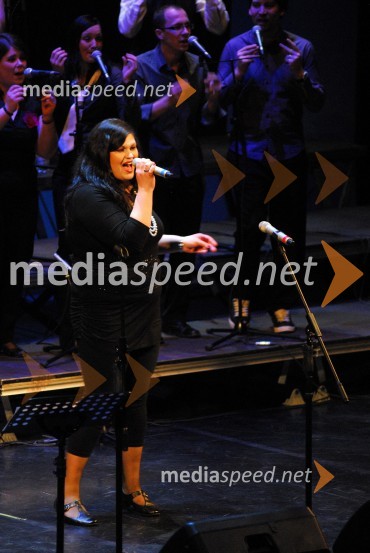 ... in Perpetuum Jazzile, pevski zborKoraki za korakce, dobrodelni koncert