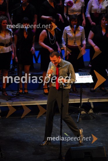 ... in Perpetuum Jazzile, pevski zborKoraki za korakce, dobrodelni koncert