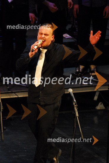 ... in Perpetuum Jazzile, pevski zborKoraki za korakce, dobrodelni koncert