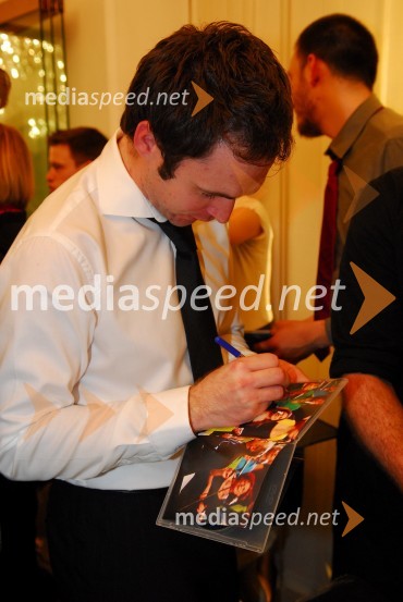 Član pevskega zbora Perpetuum JazzileKoraki za korakce, dobrodelni koncert