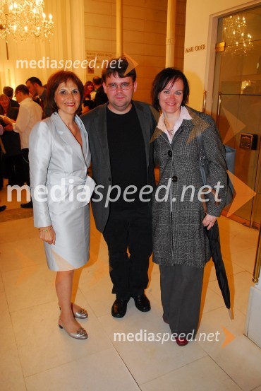 Andreja Kračun, predsednica združenja Koraki za korakce, Alan Kavčič, predstavnik službe za odnose z javnostmi pri SNG Maribor  in Petra Božič Blagajac, komunikacijska skupina SPEMKoraki za korakce, dobrodelni koncert
