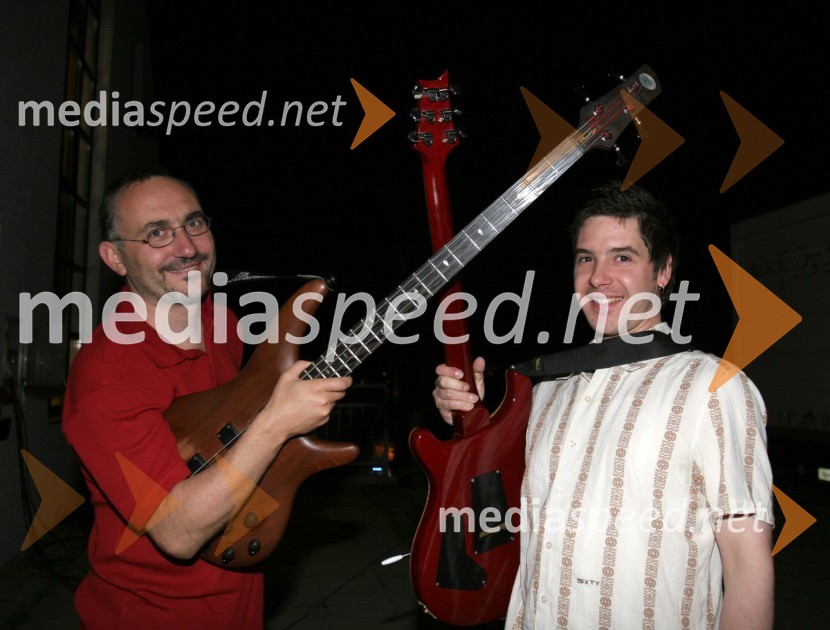 Basist Dragan Topič in kitarist Miha Meglič, Avia band 
Avia band