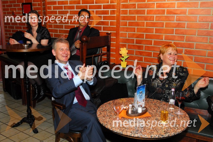 Dr. Davorin Kračun, profesor na Ekonomsko-poslovni fakulteti Univerze v Mariboru ter nekdanji veleposlanik Slovenije v ZDA in ...Koraki za korakce, dobrodelni koncert