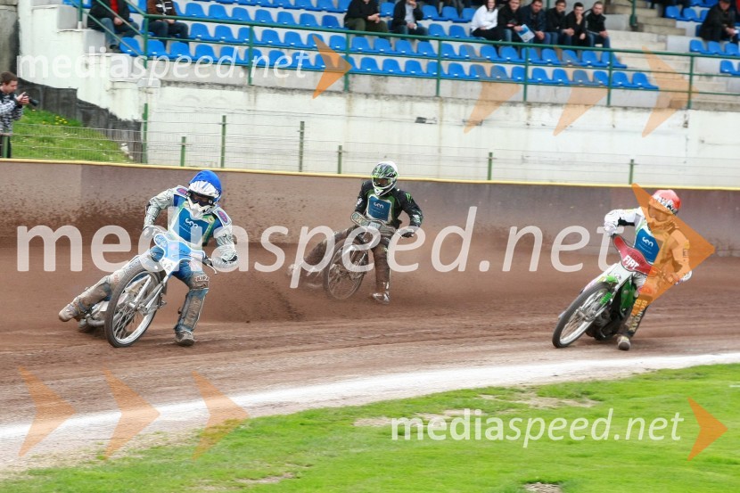 Ladislav Vida (ST Lendava), Žiga Radkovič (AMD Krško) in Maks Lipnik (AMTK Ljubljana)Speedway, DP mladincev Slovenije, Hrvaške in Madžarske 2010, 1. dirka