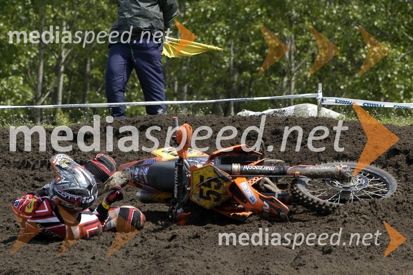 Jan Zaremba (Češka) med padcemMOTOKROS, 4. dirka za svetovno prvenstvo MX3