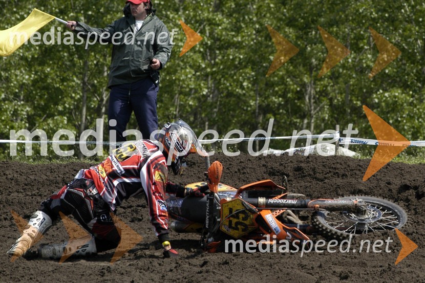 Jan Zaremba (Češka) med padcemMOTOKROS, 4. dirka za svetovno prvenstvo MX3