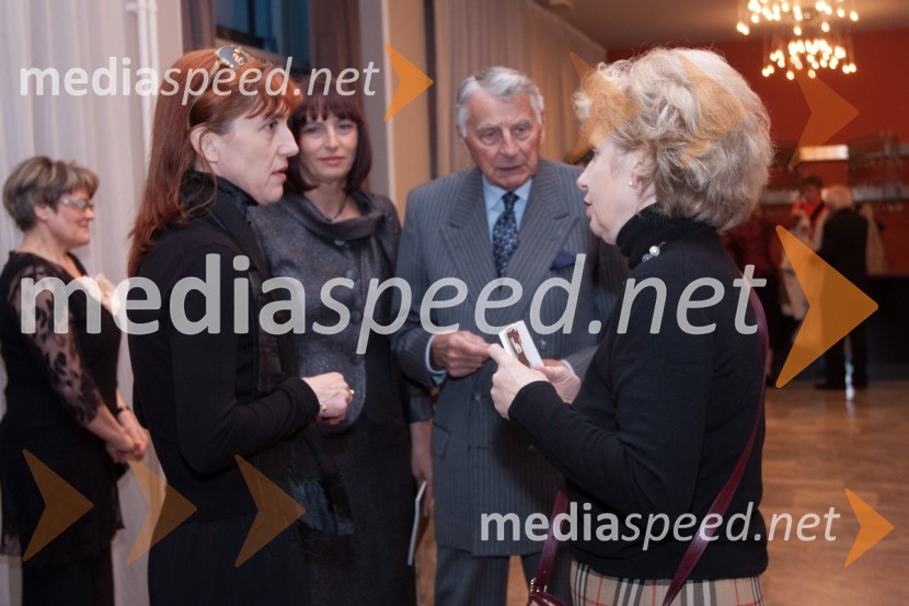 Barbara Hieng Samobor, direktorica MGL in Jasmin Petan Malahovsky, hčerka Žarka Petana in predsednica Društva slovensko-škotskega prijateljstvaSkopuh, premiera v MGL