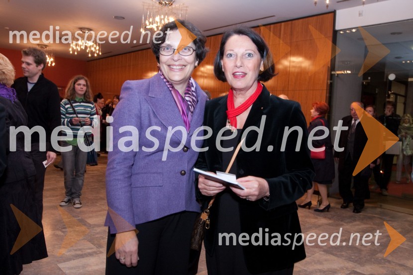 Zdenka Čebašek Travnik, varuhinja človekovih pravic in Bojana KvasSkopuh, premiera v MGL