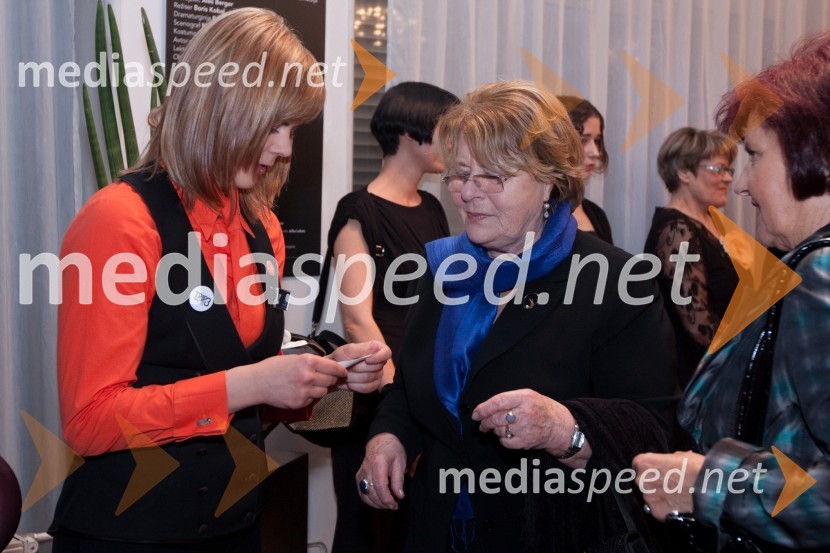 Meta Sevšek, hostesa in Maja Šugman, igralkaSkopuh, premiera v MGL