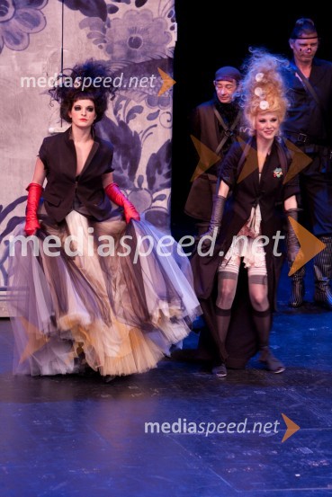 Ana Dolinar, igralka in Tjaša Železnik, igralkaSkopuh, premiera v MGL