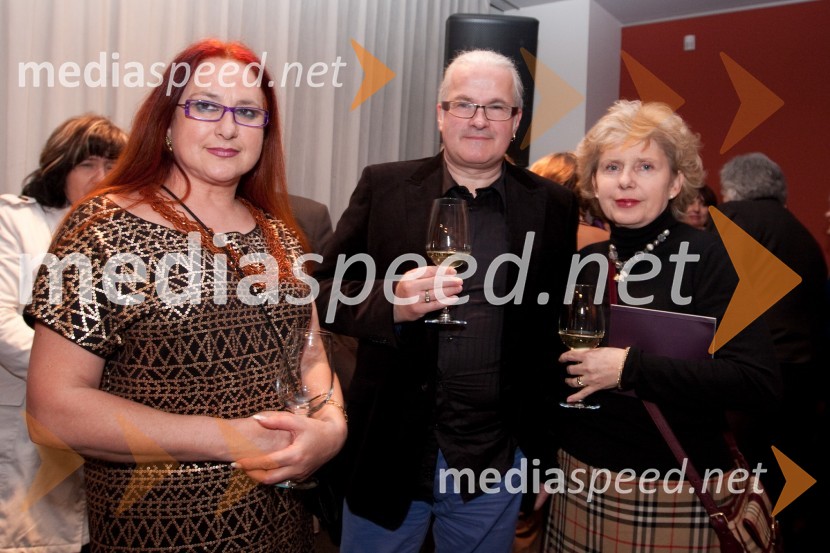 Egon Bavčer, oblikovalec s spremljevalko in Jasmin Petan Malahovsky, hčerka Žarka Petana in predsednica Društva slovensko-škotskega prijateljstvaSkopuh, premiera v MGL