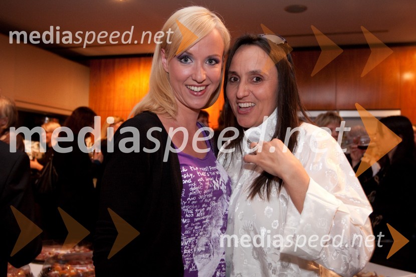 Ota Roš, tv in radijska voditeljica in Benka Pulko, svetovna popotnicaSkopuh, premiera v MGL