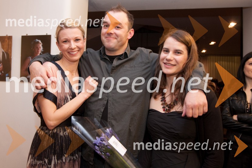 Tjaša Železik, igralka, Gaber K. Trseglav, igralec in Eva Kraševec, dramaturginjaSkopuh, premiera v MGL