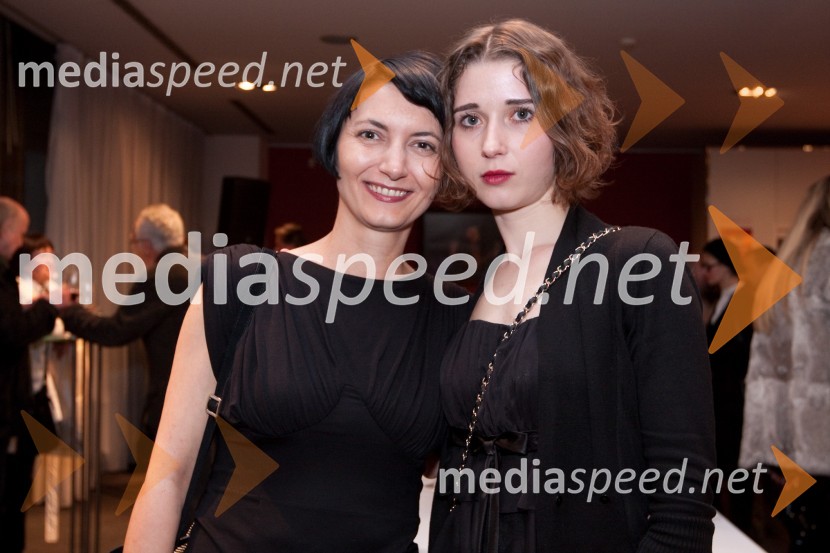 Petra Pogorevc, dramaturginja in Eva Mahkovic, dramaturginjaSkopuh, premiera v MGL