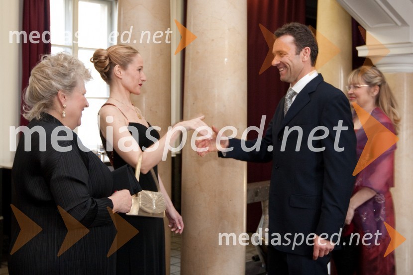 Barbara Por Hrovat, Sabina Špes, podpredsednica društva SILA, Peter in Andreja venturiniDruštvo Sila, gala večerja