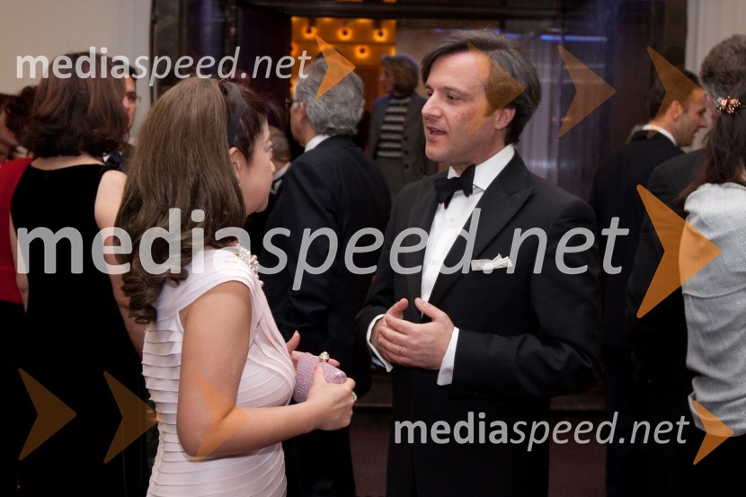 Yukie Premože, soproga slovenskega ambasadorja v Indiji in Florindo Blandolino, direktor ICE – Italijanskega instituta za zunanjo trgovinoDruštvo Sila, gala večerja