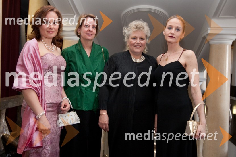 Una Sopotnik, blagajničarka društva SILA, Marie Prelog, predsednica društva SILA, Barbara Por Hrovat in Sabina Špes, podpredsednica društva SILADruštvo Sila, gala večerja