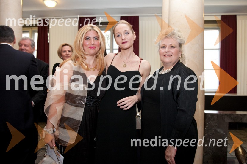 Nesrin Farouk, soproga veleposlanika Egipta, Sabina Špes, podpredsednica društva SILA in Barbara Por HrovatDruštvo Sila, gala večerja