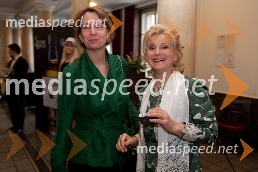 Marie Prelog, predsednica društva SILA in Doroteja Omahen, avtorica knjige SILA okusi svetaDruštvo Sila, gala večerja