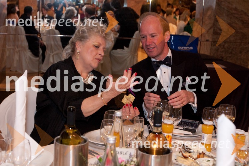 Barbara Por Hrovat in Andrew Page, angleški veleposlanik v SlovenijiDruštvo Sila, gala večerja